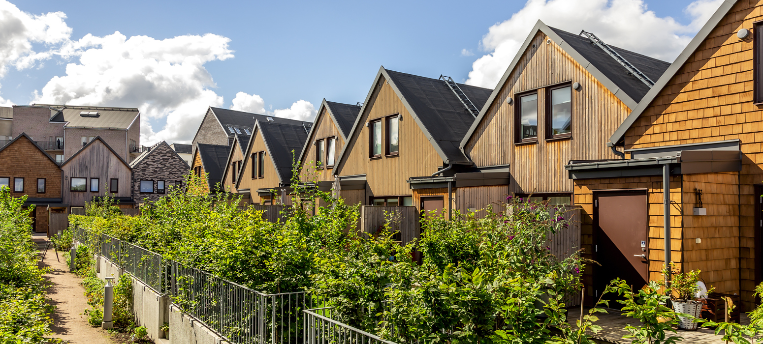 radhus-med-egen-tradgard.jpg