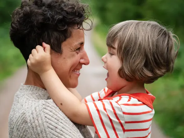 ikano_mamma_barn_glad_1.webp