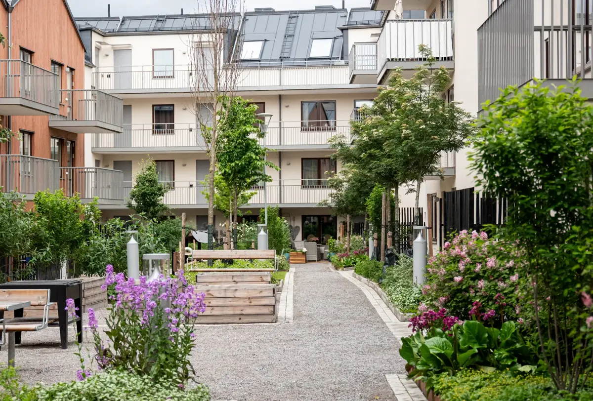 projekt_stockholm-sollentuna_valla_bakgard_gronska.webp