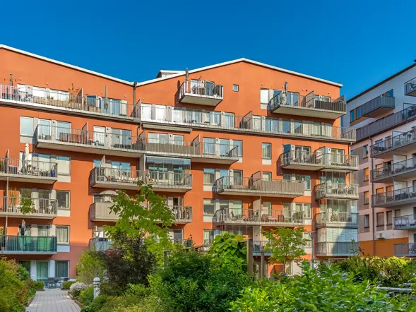 stadsutveckling_stockholm-hammarby-sjostad_spinna-vava_gard-fasad.webp