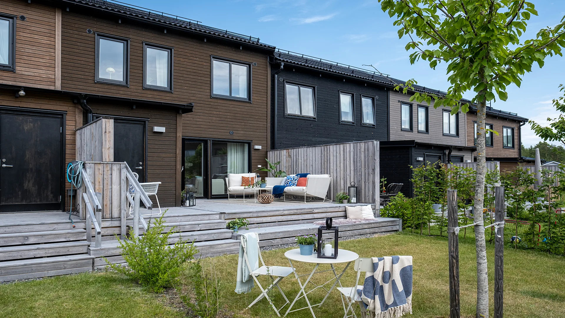nacka_altadalen_skogsglantan_exteror_terass_baksida.webp