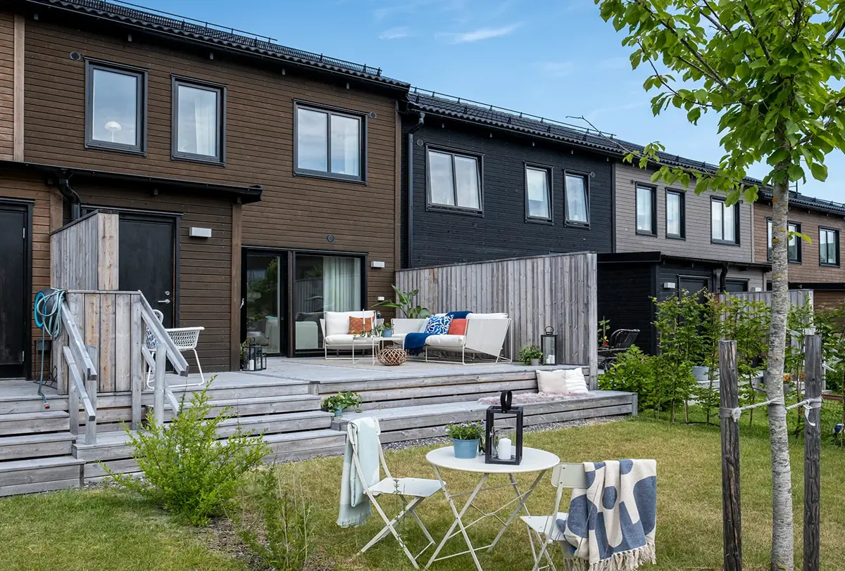 nacka_altadalen_skogsglantan_exteror_terass_baksida.webp