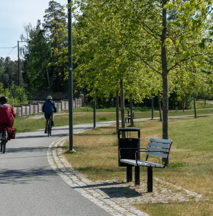 bostadsratter_stockholm-nacka-altadalen_skogsglantan_cykel.webp