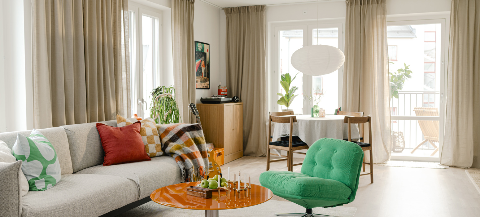 hemtrevlig-lagenhet-med-soffa-och-matplats.JPG