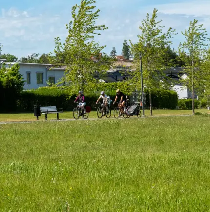 ikano-bostad_stockholm-nacka-altadalen_skogsglantan_cyklar.webp